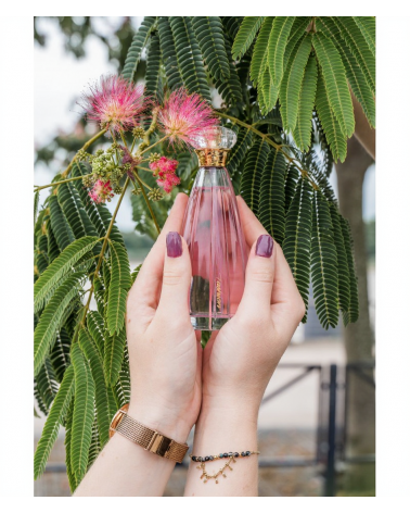 Notes de cœur : Absolute de Rose, Thé Noir, Réglisse