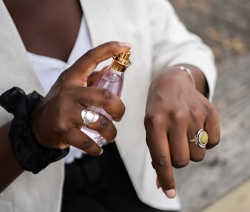 Tous les parfums destinés aux femmes. Retrouvez la collection SO mais aussi les Intemporels. Parfums fabriqué en France